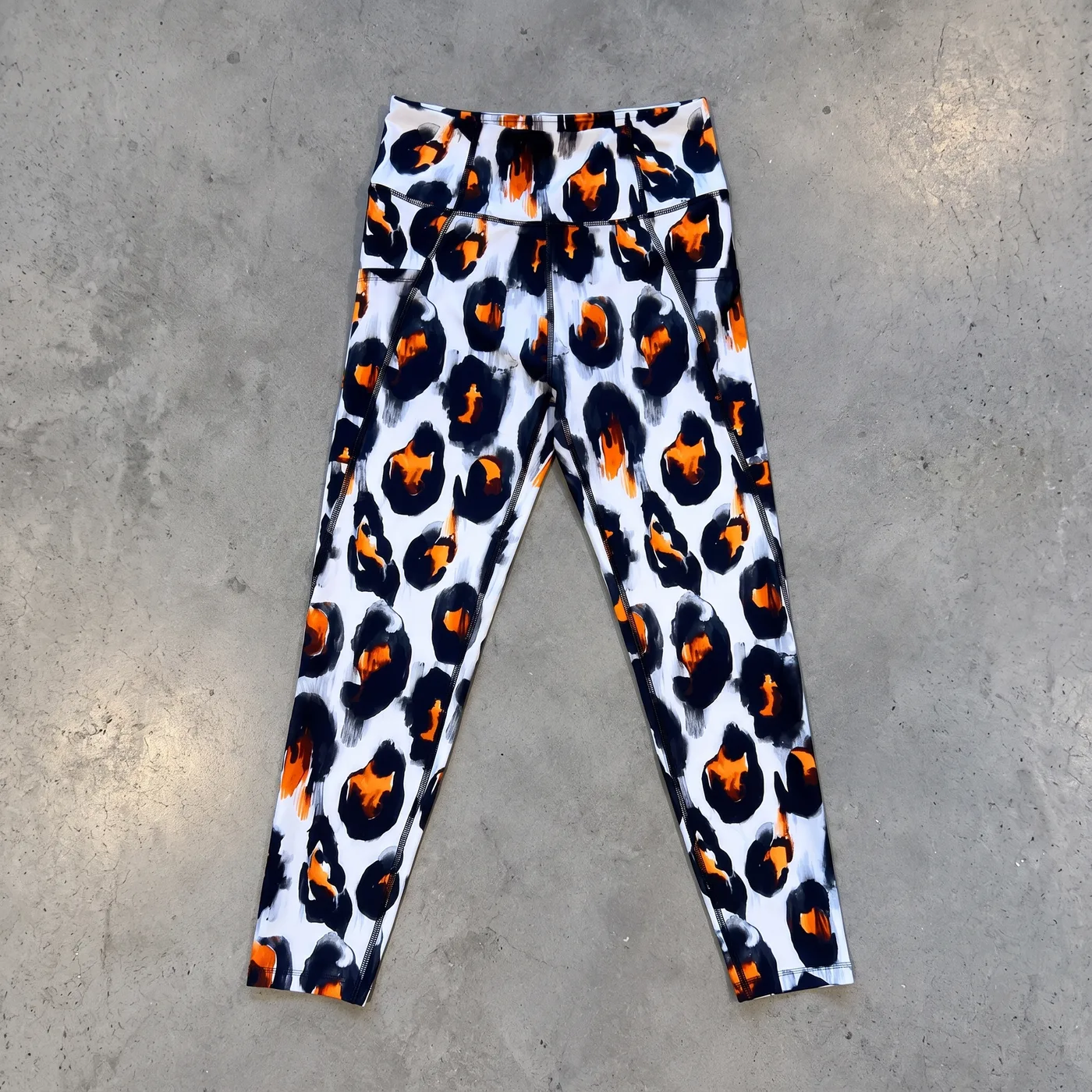 Calza Nine West Animal Print Naranja y Negro